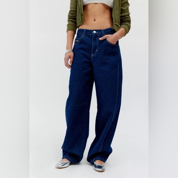 UO BDG Logan Twisted Buckle Barrel Jean